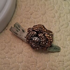 LA VINTAGE  Gold-Tone Crystal Floral Cocktail Ring ** Sparkle Citrine Color**